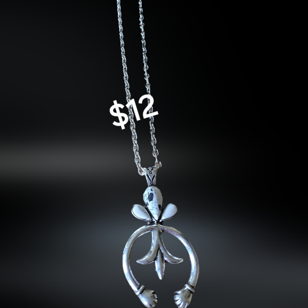 Elegant Silver Pendant Necklace